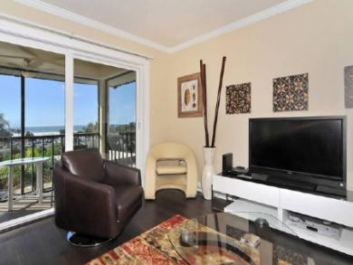 2 Bedroom Beach Condo with Wood Floors New Furnishings